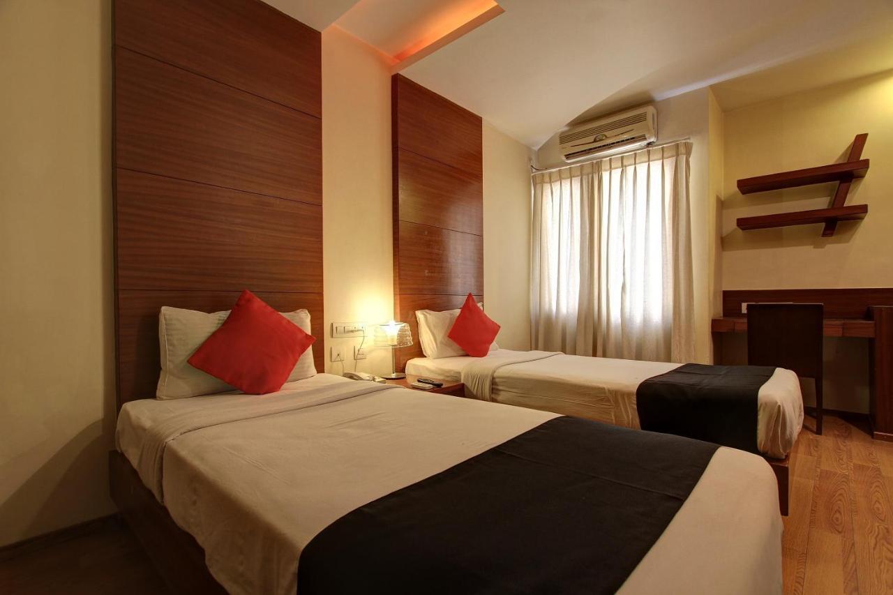 Collection O 29684 Hotel Vikram Palace & Restaurant Dayal Bagh Екстериор снимка